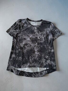 LULULEMON Gray Tie Dye Short Sleeve Short Size 8